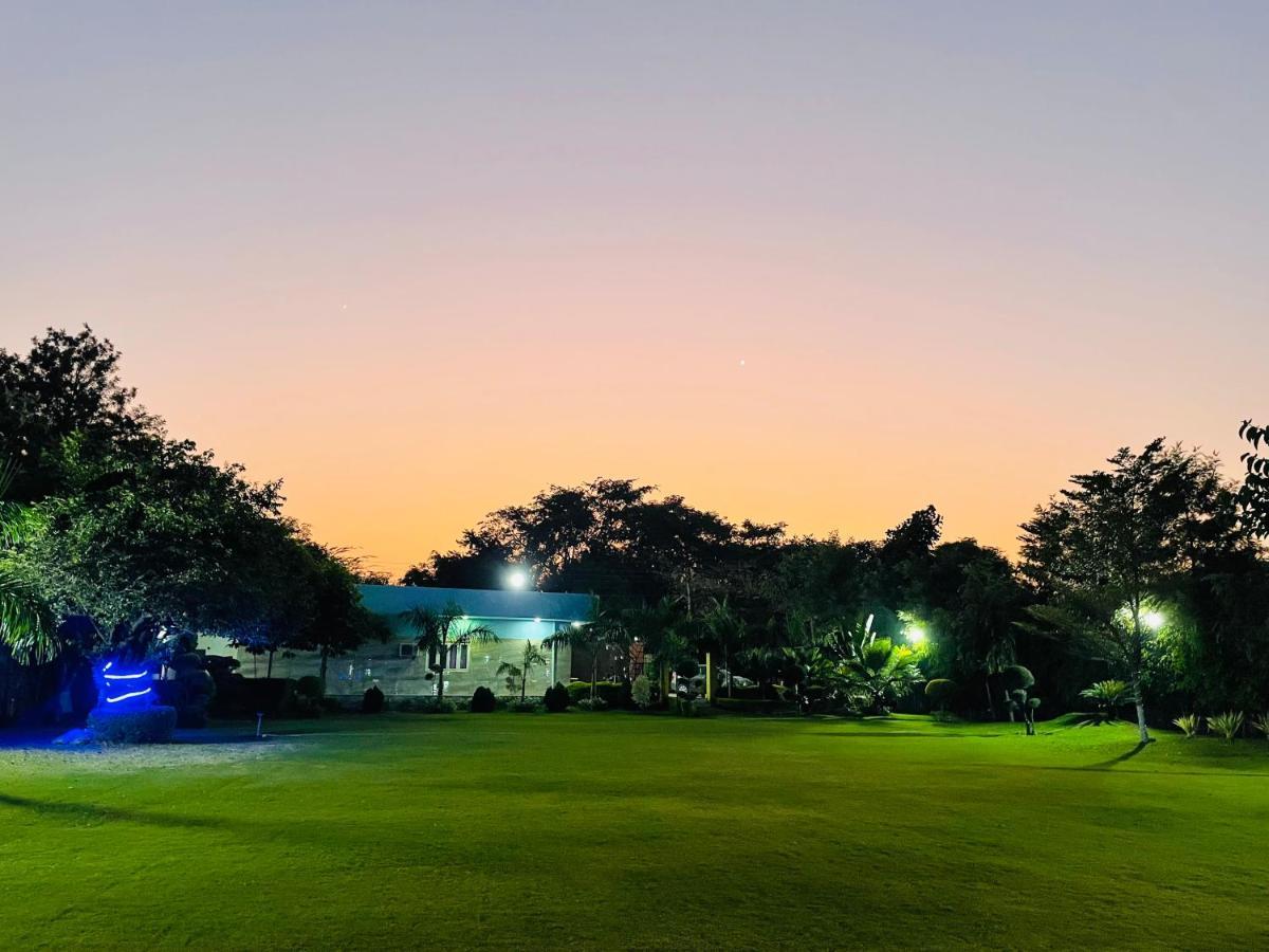 Villa Anantam Aravali à Gurgaon Extérieur photo